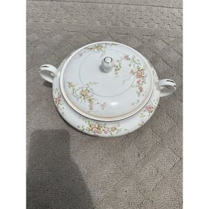 Gwendolyn‎ By Pope Grosser  Covered Dish